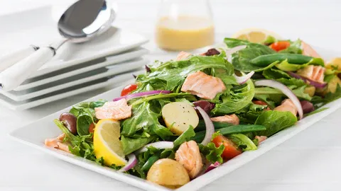 poached-salmon-nicoise